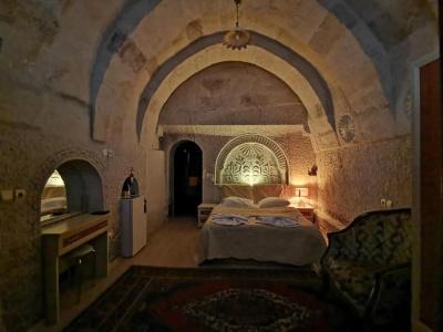 Falcon Cave Suites - 35
