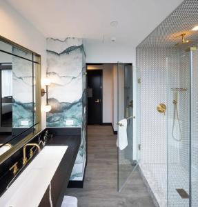 The Godfrey Hollywood - 44