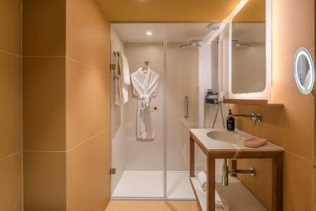 Radisson Blu 1835, Cannes - 22