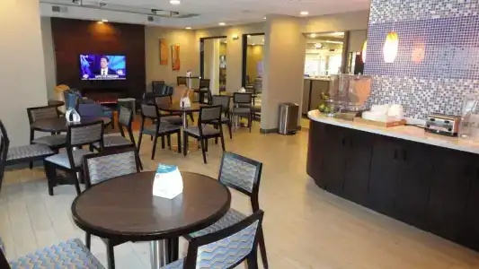 MainStay Suites - 12