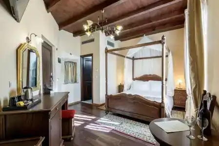 Porto Del Colombo Traditional Boutique - 128