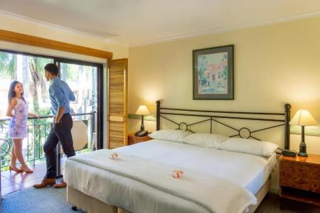 Palm Royale - 30