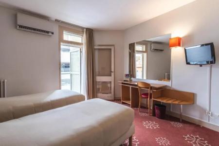 Ours Blanc - Place Victor Hugo - 95