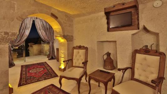 Phocas Cave Suites - 94