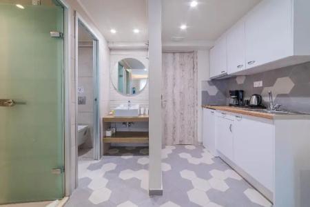 Bio Suites - 222