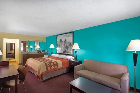 Super 8 by Wyndham Sarasota Area - 22