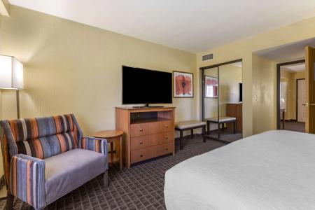 Best Western Plus Thunderbird Suites - 77