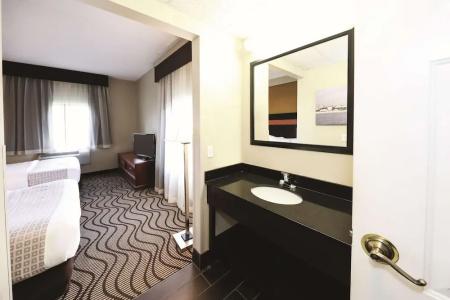 La Quinta Inn by Wyndham near Cedar Point - 56