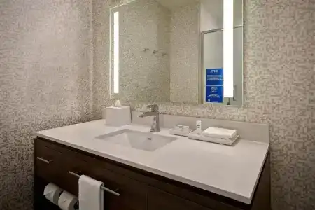 Hampton Inn & Suites Las Vegas Convention Center - 8