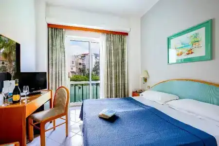 Carlton International - 63
