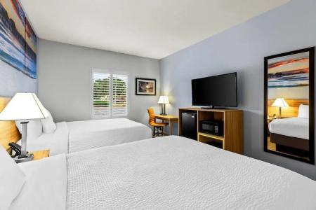 Days Inn & Suites by Wyndham - 81
