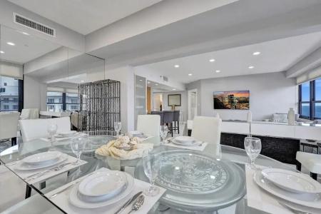 The Alexander All Suites - 714