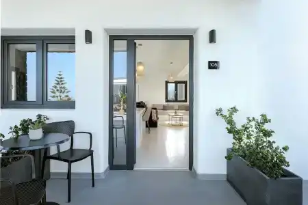Onyx & Suites - 108
