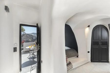 Pearl of Caldera Oia - Boutique by Pearl Collection - 73