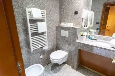 Goldstar  & Suites - 35