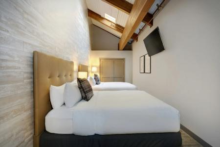 DoubleTree by Hilton - 27