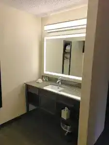 Club Nashville Inn & Suites - 19