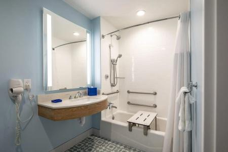 Universal’s Endless Summer Resort – Dockside Inn and Suites - 12