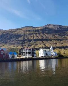 Við Lónið - 20