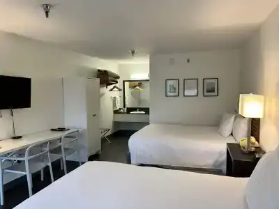 Seven Gables Inn - 15