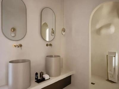 Andronis Boutique - 8