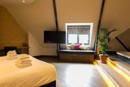 Manzo's Suites - 88