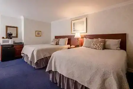 Red Coach Inn - 37
