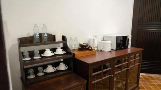 Cheva Gallery Boutique - 219