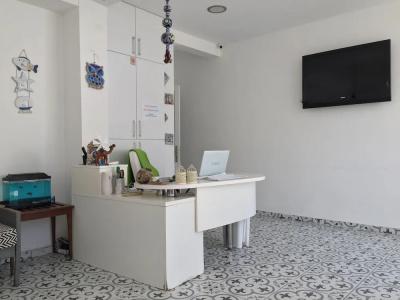 r House - 4