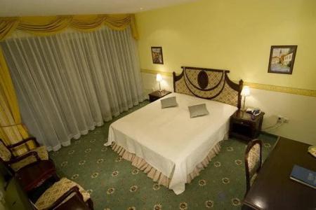 Alexander's - 4
