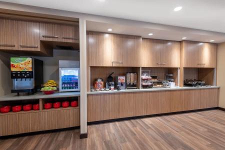 TownePlace Suites by Marriott Indianapolis Airport - 10