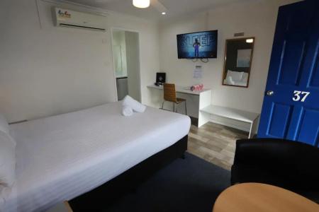 Reign Inn - 92