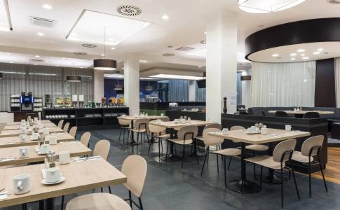 Courtyard by Marriott Prague Airport - 27