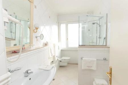 Universal Terme - 33