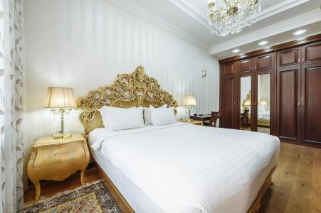 Royal Residence - 293