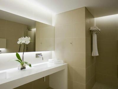 o&b Athens Boutique - 71