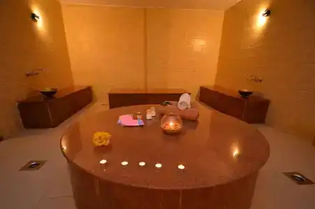 Falcon Naama Star - 18
