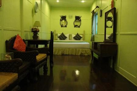 Samsen Sam Place - 65