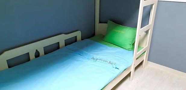Blue Backpackers - 43