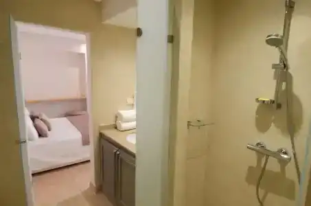 Riad Ayni - 36