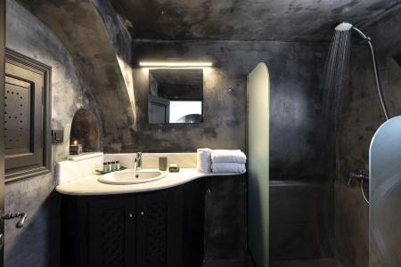 Pearl of Caldera Oia - Boutique by Pearl Collection - 29