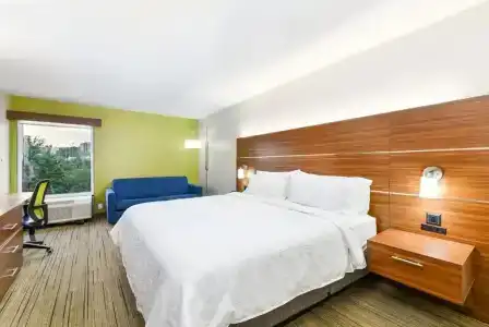 Holiday Inn Express & Suites, An Ihg - 66