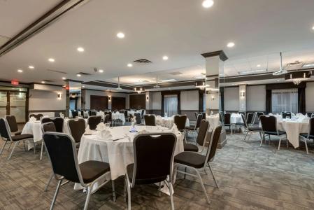 Best Western Plus Village Park Inn - 33