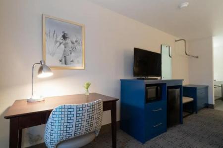 Oxford Suites Portland - Jantzen Beach - 40