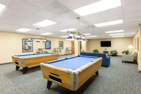 Baymont by Wyndham Airport - 17