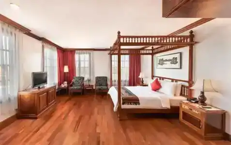 Royal Crown & Spa - 10