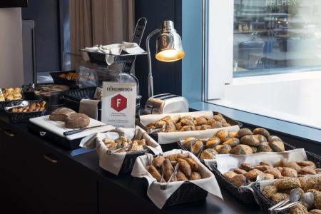 Scandic Hamburg Emporio - 11