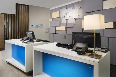 Holiday Inn Express & Suites, an IHG - 4