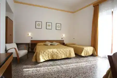 4F Boutique Florence - 34