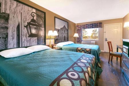 Super 8 by Wyndham North - 2